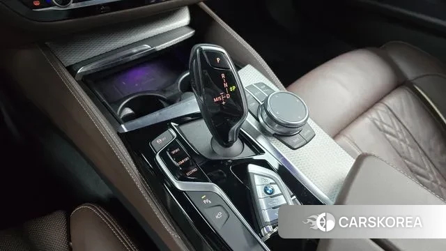 BMW 5 Series (G30) id 3319391 из Кореи 19