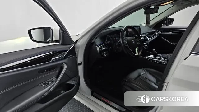 BMW 5 Series (G30) id 3469798 из Кореи 19