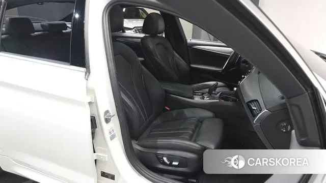 BMW 5 Series (G30) id 3608448 из Кореи 19