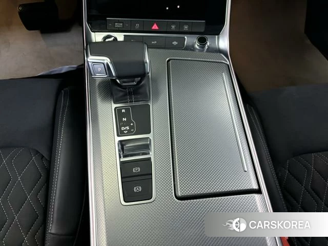 Audi A7L id 4321208 из Китая 16