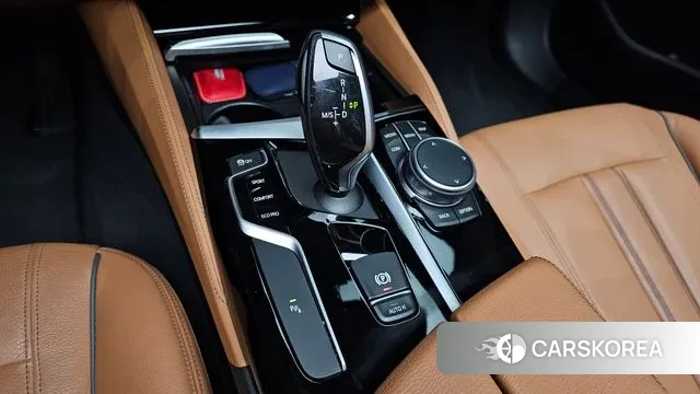 BMW 5 Series (G30) id 3291965 из Кореи 19