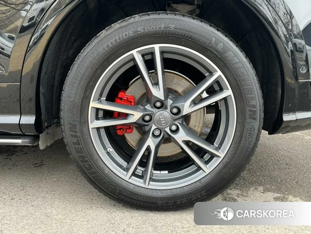 Audi Q5L id 3890152 из Китая 17