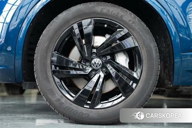 Volkswagen Touareg id 4217365 из Китая 39