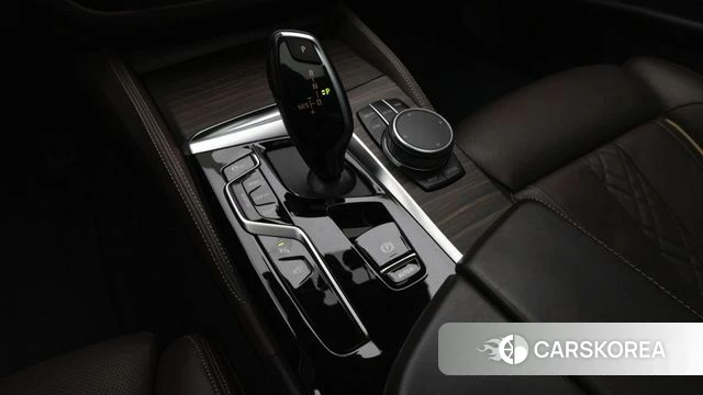 BMW 5 Series (G30) id 3898499 из Кореи 19