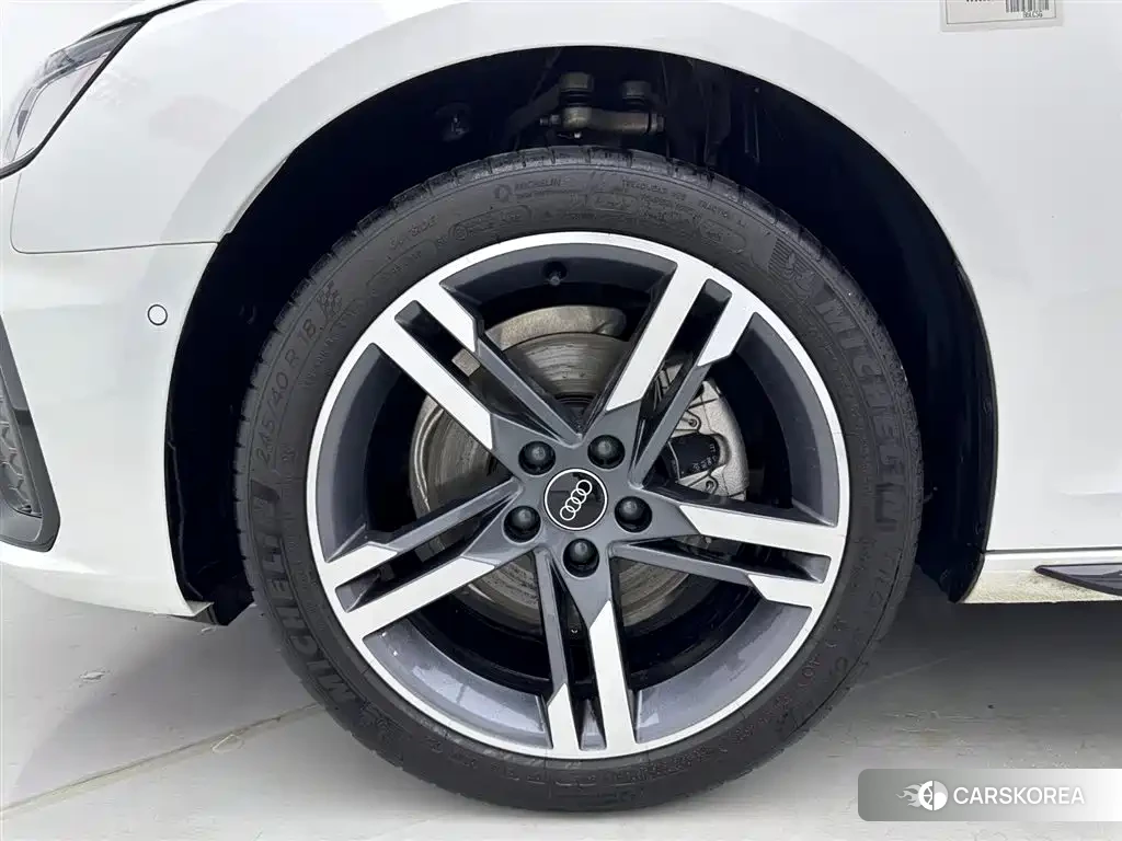 Audi A4L id 4600645 из Китая 30