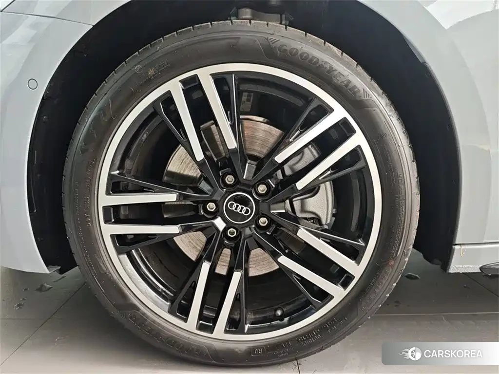 Audi A5L id 4514223 из Китая 15