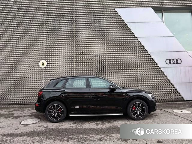 Audi Q5L id 3908778 из Китая 9