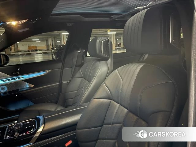 BMW 7 Series (G70) id 3903254 из Кореи 16