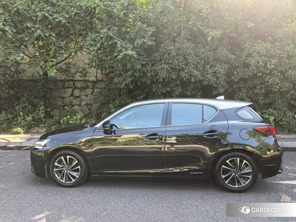 Lexus CT id 4622597 из Китая 9