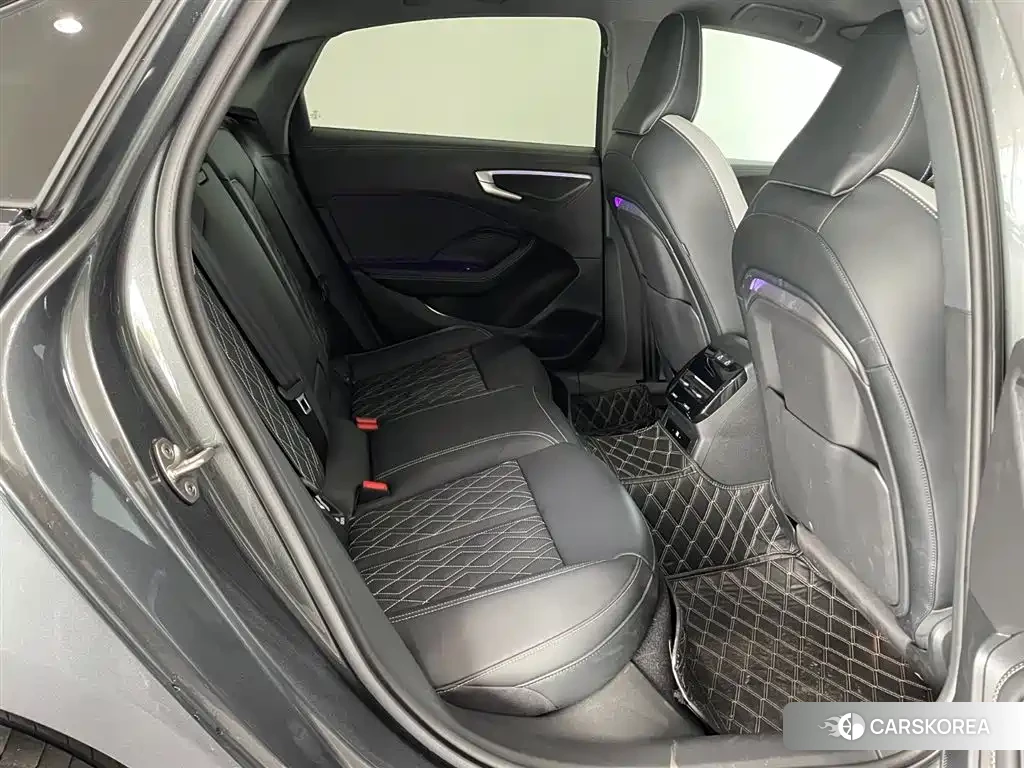 Audi A5L id 4539403 из Китая 16