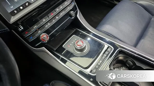 Jaguar XE id 3085408 из Кореи 19