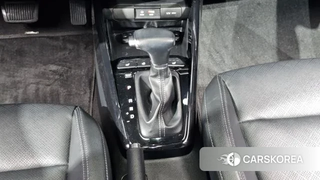 Kia Stonic id 3221036 из Кореи 19