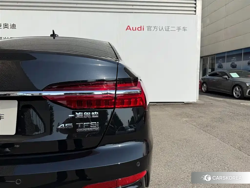 Audi A6L id 4622268 из Китая 16