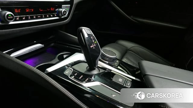 BMW 5 Series (G30) id 3844866 из Кореи 19