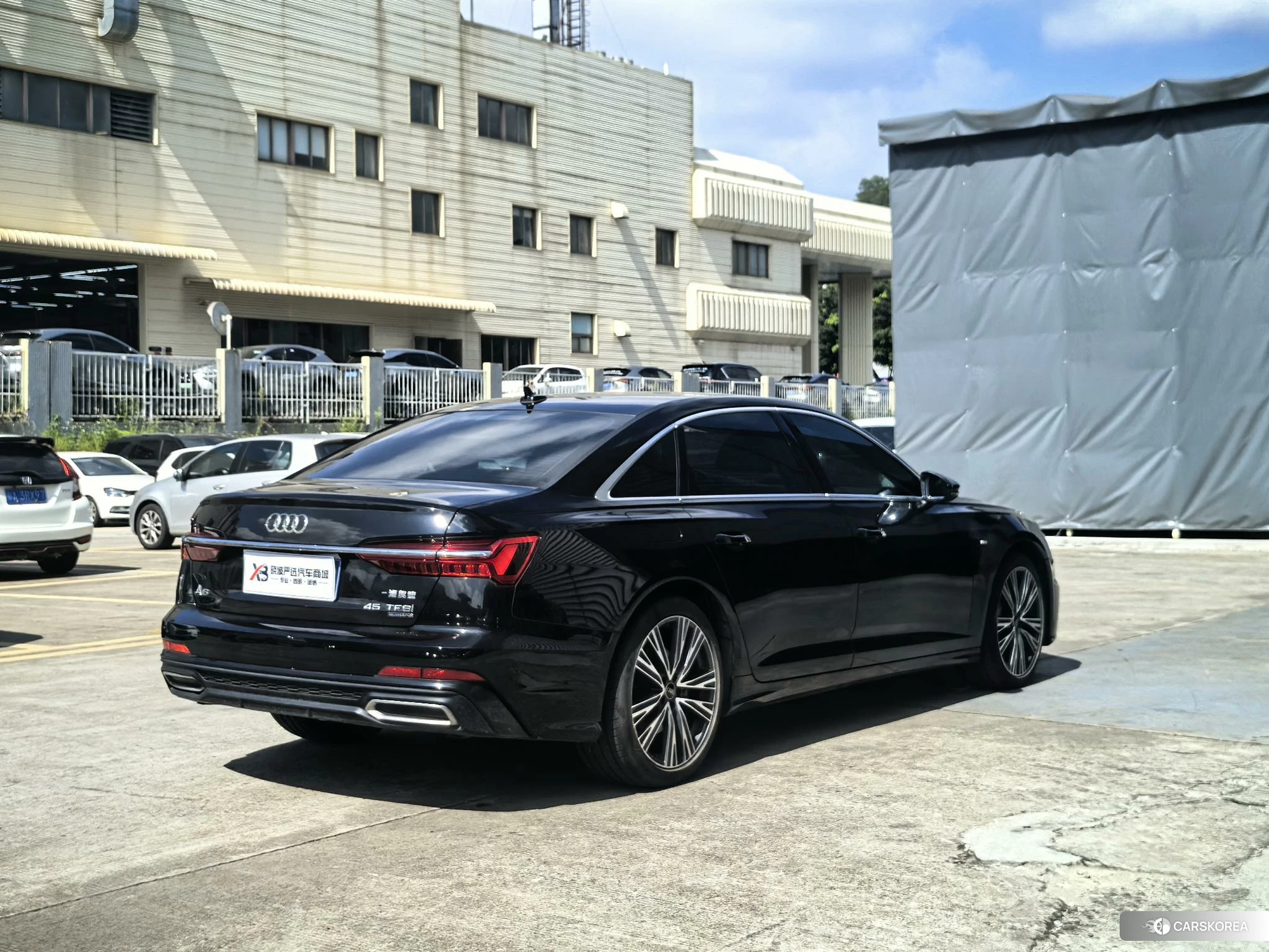 Audi A6L id 4406104 из Китая 17