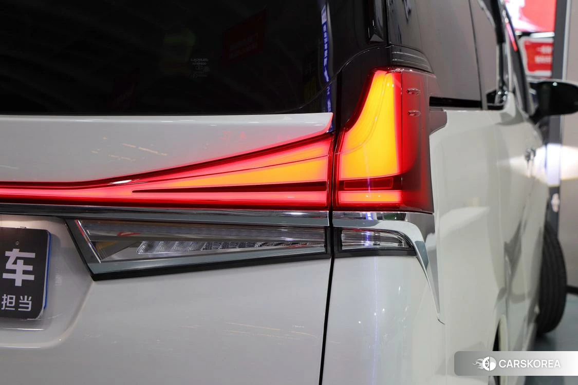Lexus LM id 4515205 из Китая 36