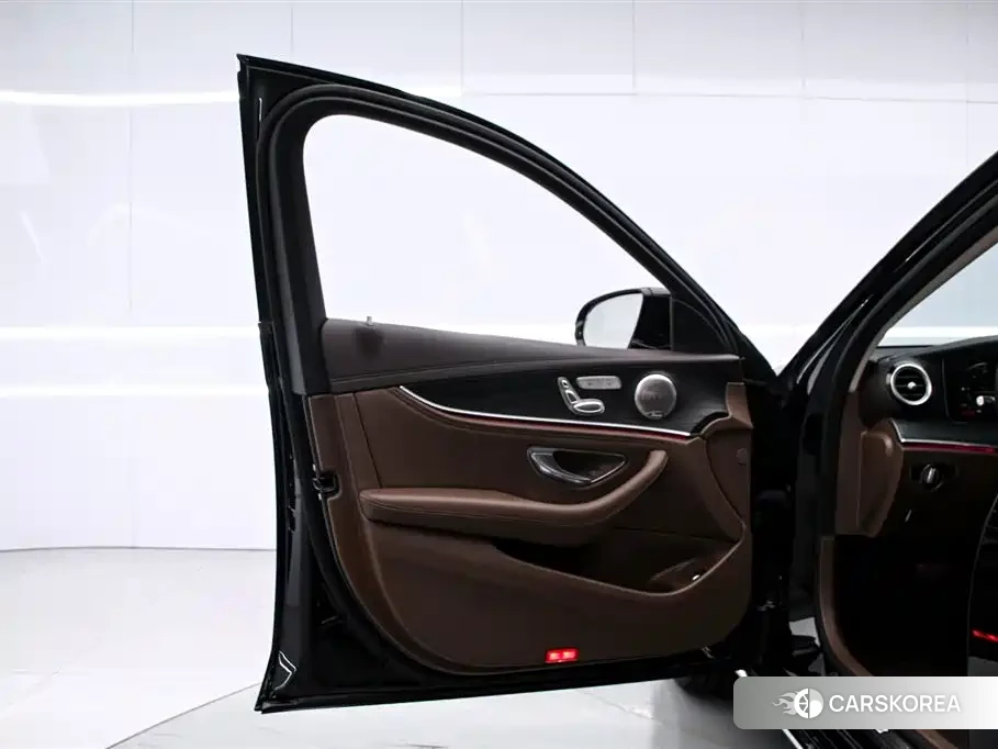 Mercedes-Benz E-Class id 4629661 из Китая 16
