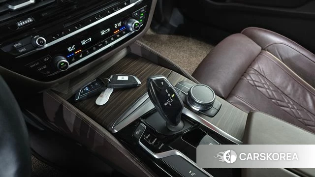 BMW 5 Series (G30) id 3873845 из Кореи 19