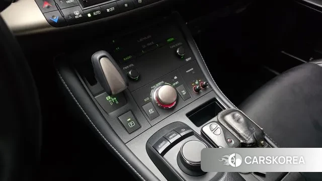 Lexus CT200h id 3748513 из Кореи 19