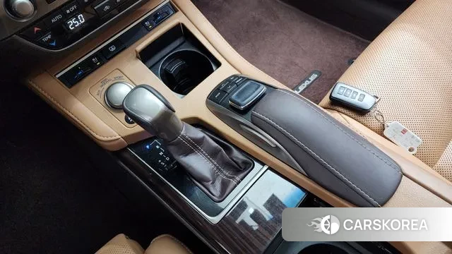 Lexus New ES300h id 3677716 из Кореи 19