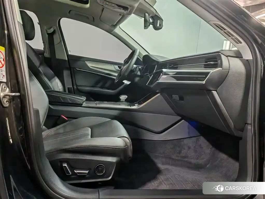 Audi A6L id 4599647 из Китая 16