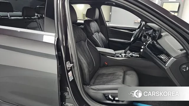 BMW 5 Series (G30) id 3390424 из Кореи 19