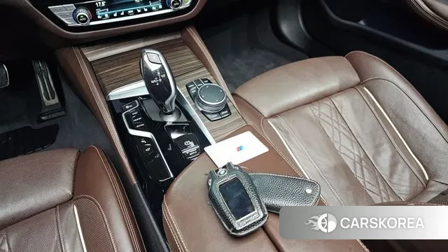 BMW 5 Series (G30) id 3626125 из Кореи 19