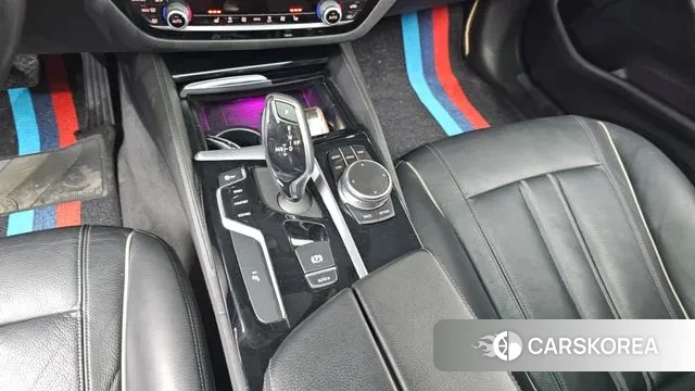 BMW 5 Series (G30) id 3761067 из Кореи 19