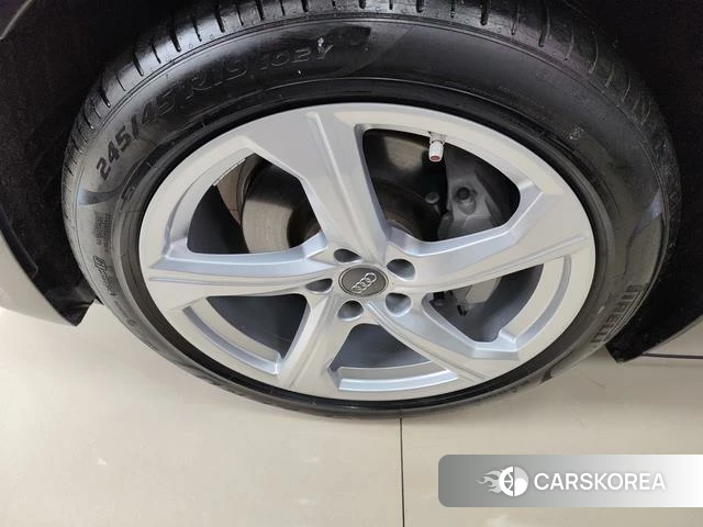 Audi A6L id 4260789 из Китая 14