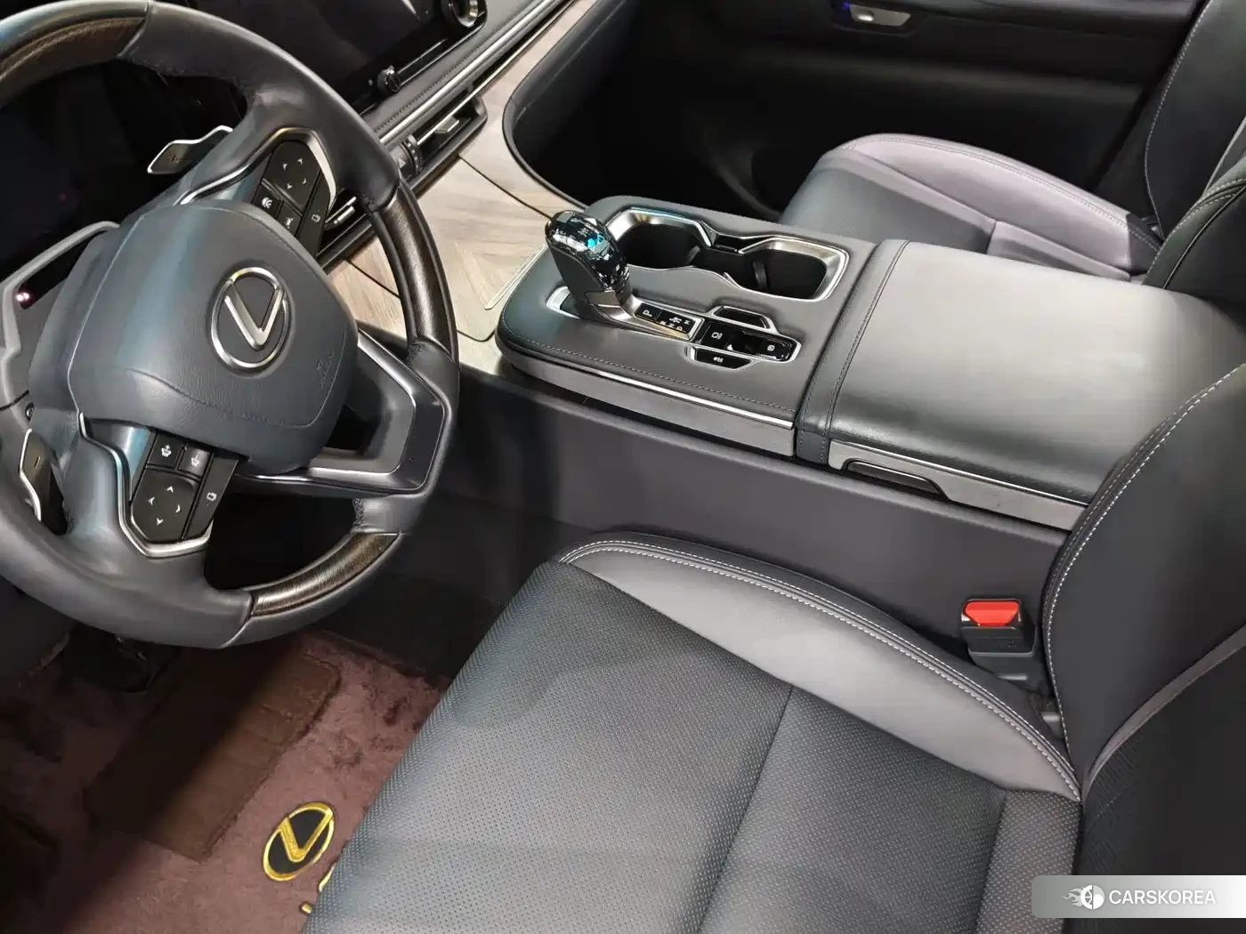 Lexus LM id 4577583 из Китая 11
