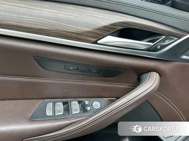 BMW 5 series PHEV id 4236359 из Китая 22
