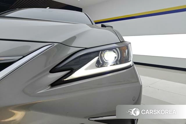 Lexus ES id 4253240 из Китая 16