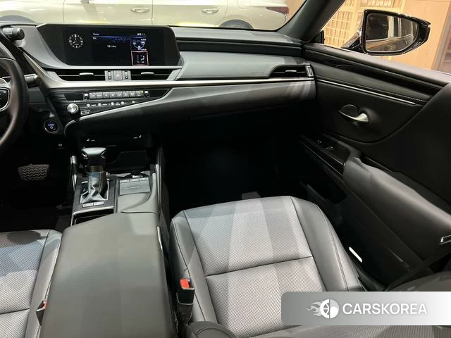 Lexus ES id 4276298 из Китая 17