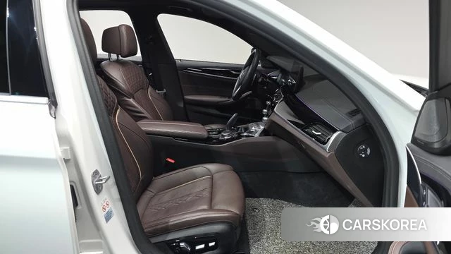 BMW 5 Series (G30) id 3965065 из Кореи 19