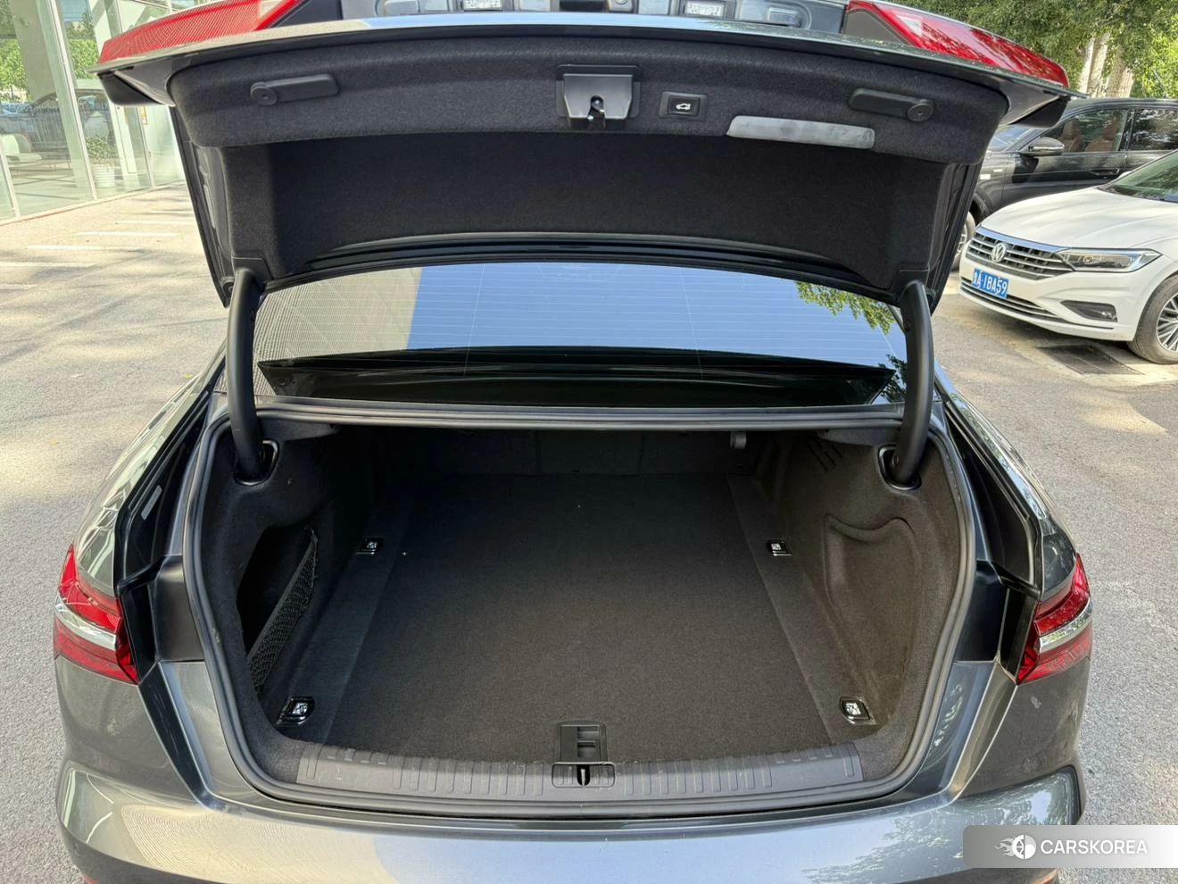 Audi A6L id 4407550 из Китая 16
