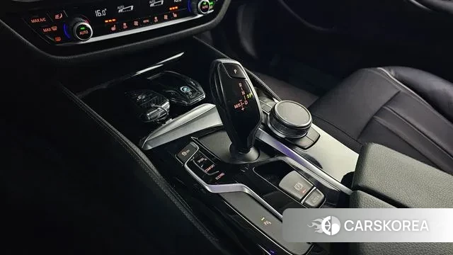 BMW 5 Series (G30) id 3284109 из Кореи 19