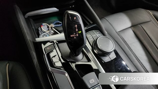 BMW 5 Series (G30) id 3861232 из Кореи 19