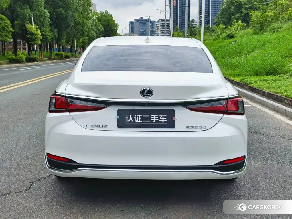 Lexus ES id 4659709 из Китая 31