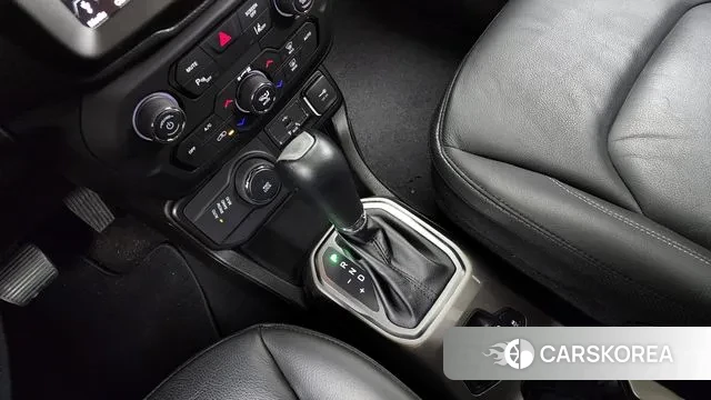 Jeep Renegade id 3513614 из Кореи 19