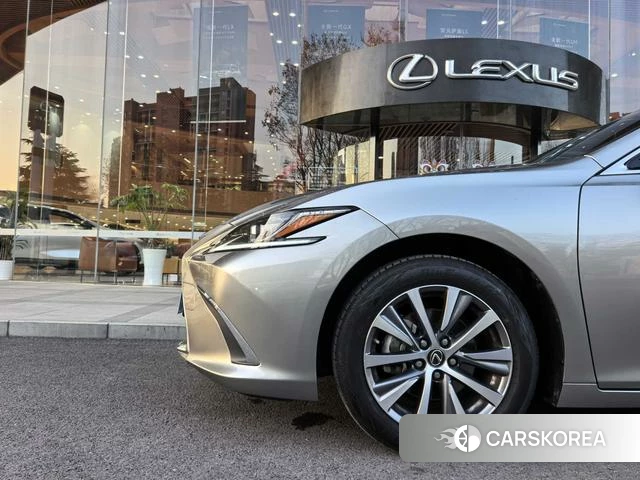 Lexus ES id 4290404 из Китая 15