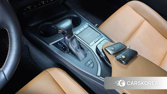 Lexus UX250h id 3954865 из Кореи 19