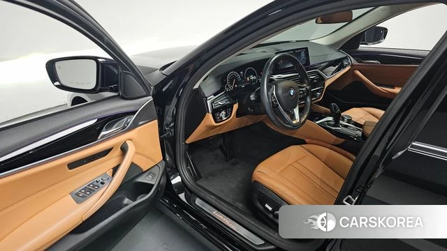 BMW 5 Series (G30) id 3801225 из Кореи 19