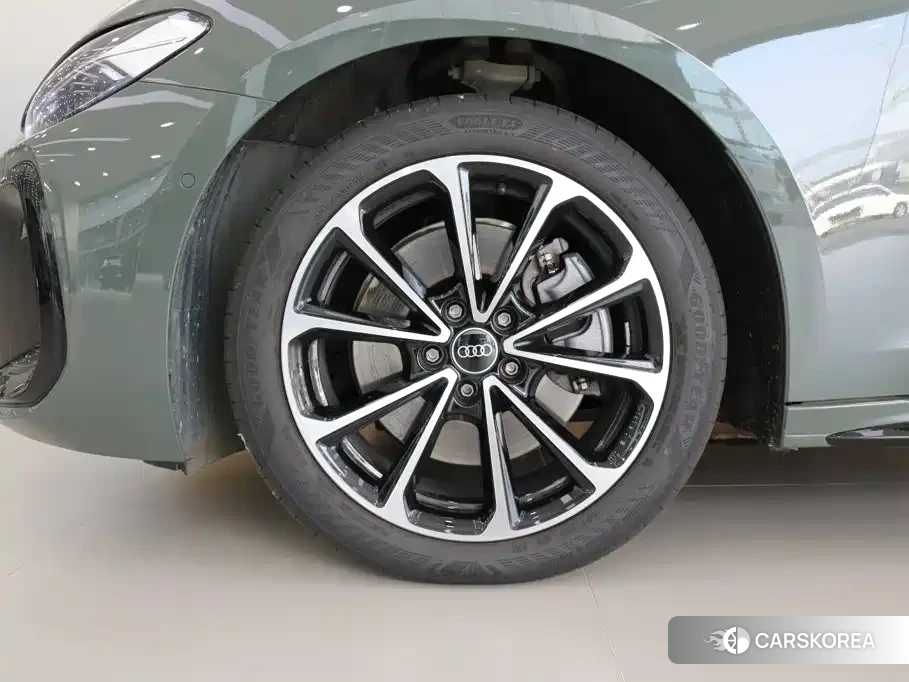 Audi A5L id 4601129 из Китая 16