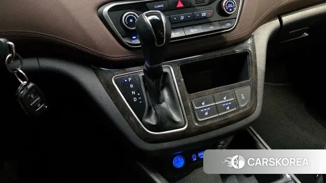 Hyundai The New Grand Starex id 3789389 из Кореи 19