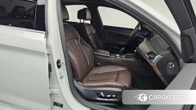 BMW 5 Series (G30) id 3616703 из Кореи 19