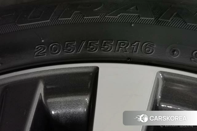 Toyota Corolla dual engine E+ id 4276506 из Китая 23