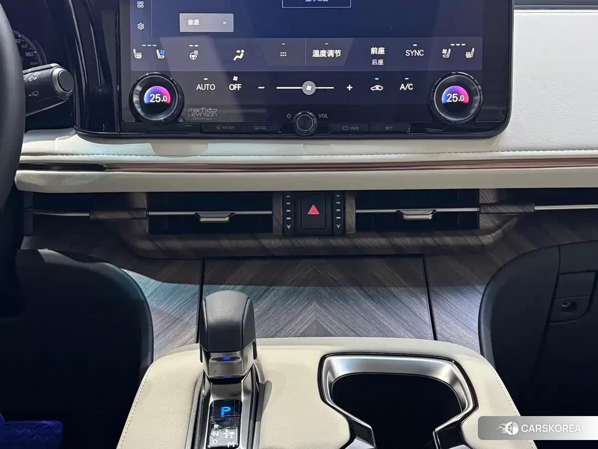 Lexus LM id 4685866 из Китая 19
