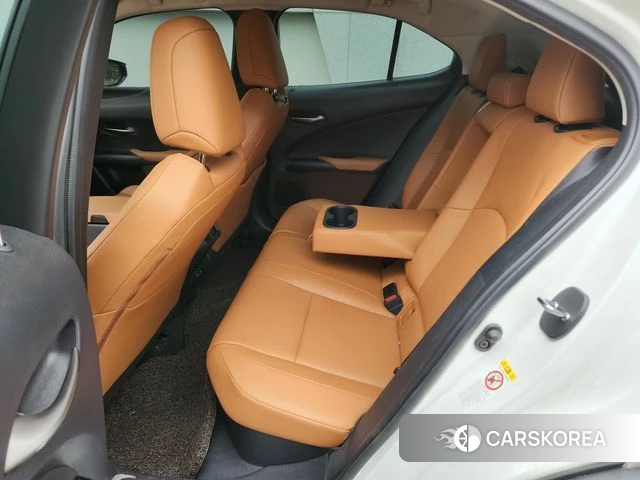 Lexus UX250h id 3924606 из Кореи 19