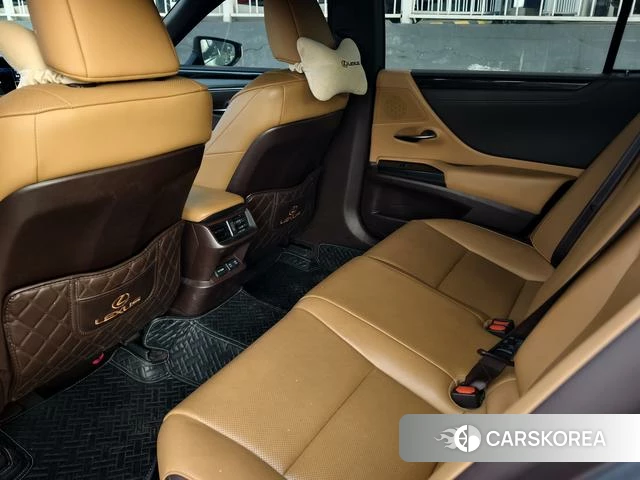 Lexus ES id 4261664 из Китая 18
