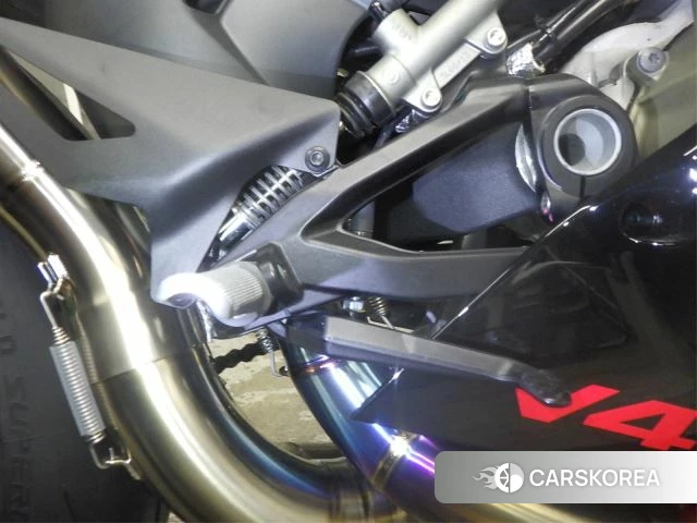 Ducati PANIGALE V4 S id 3947015 из Японии 31